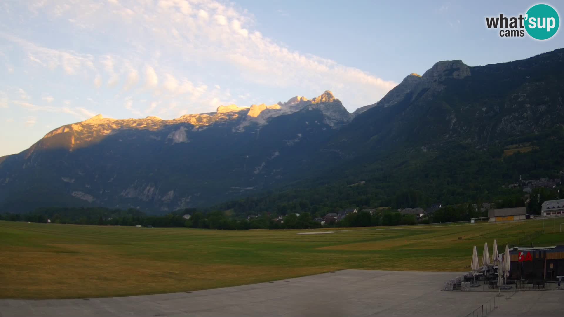 Spletna kamera letališče Bovec – pogled proti Kaninu