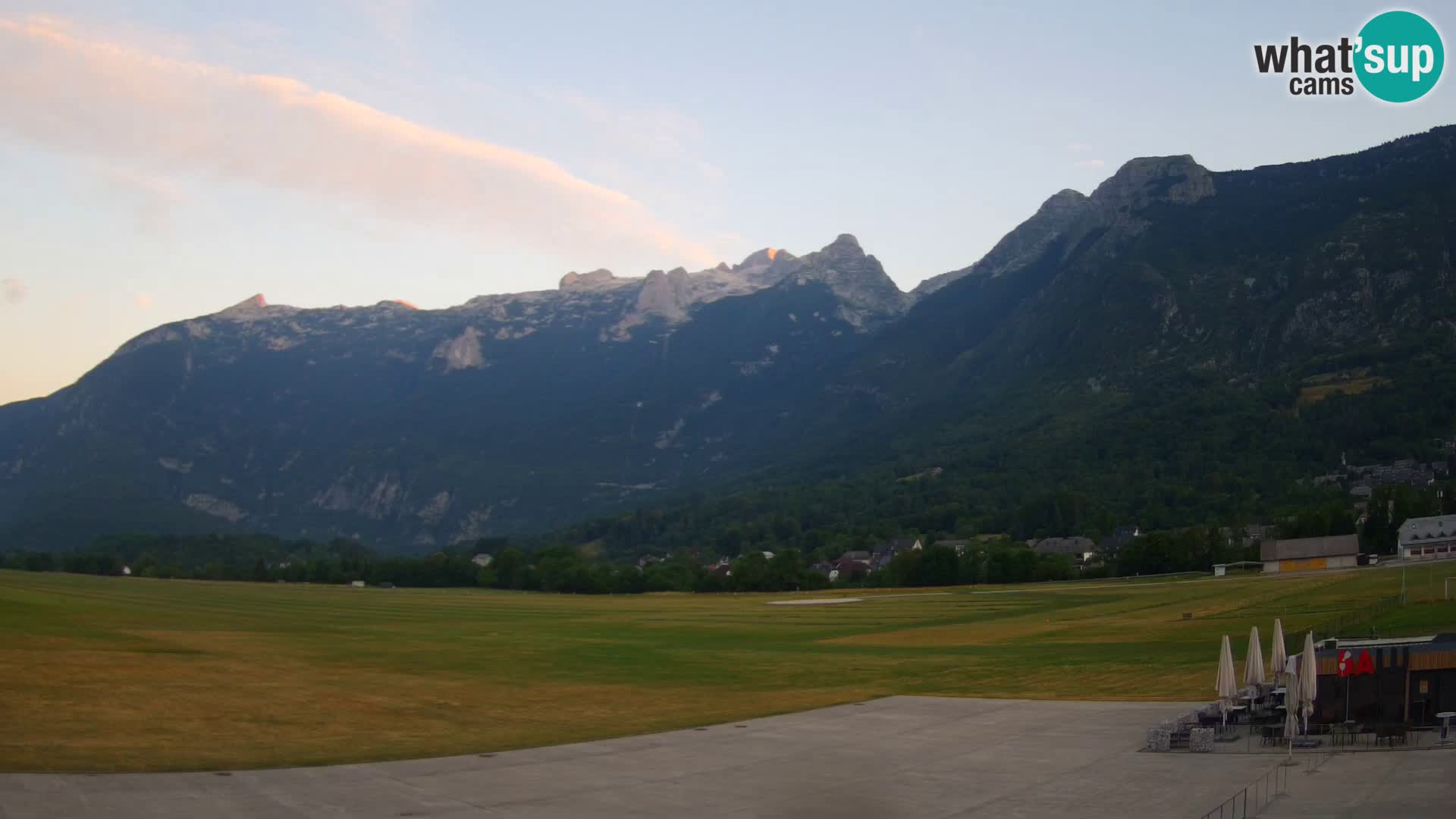 Spletna kamera letališče Bovec – pogled proti Kaninu