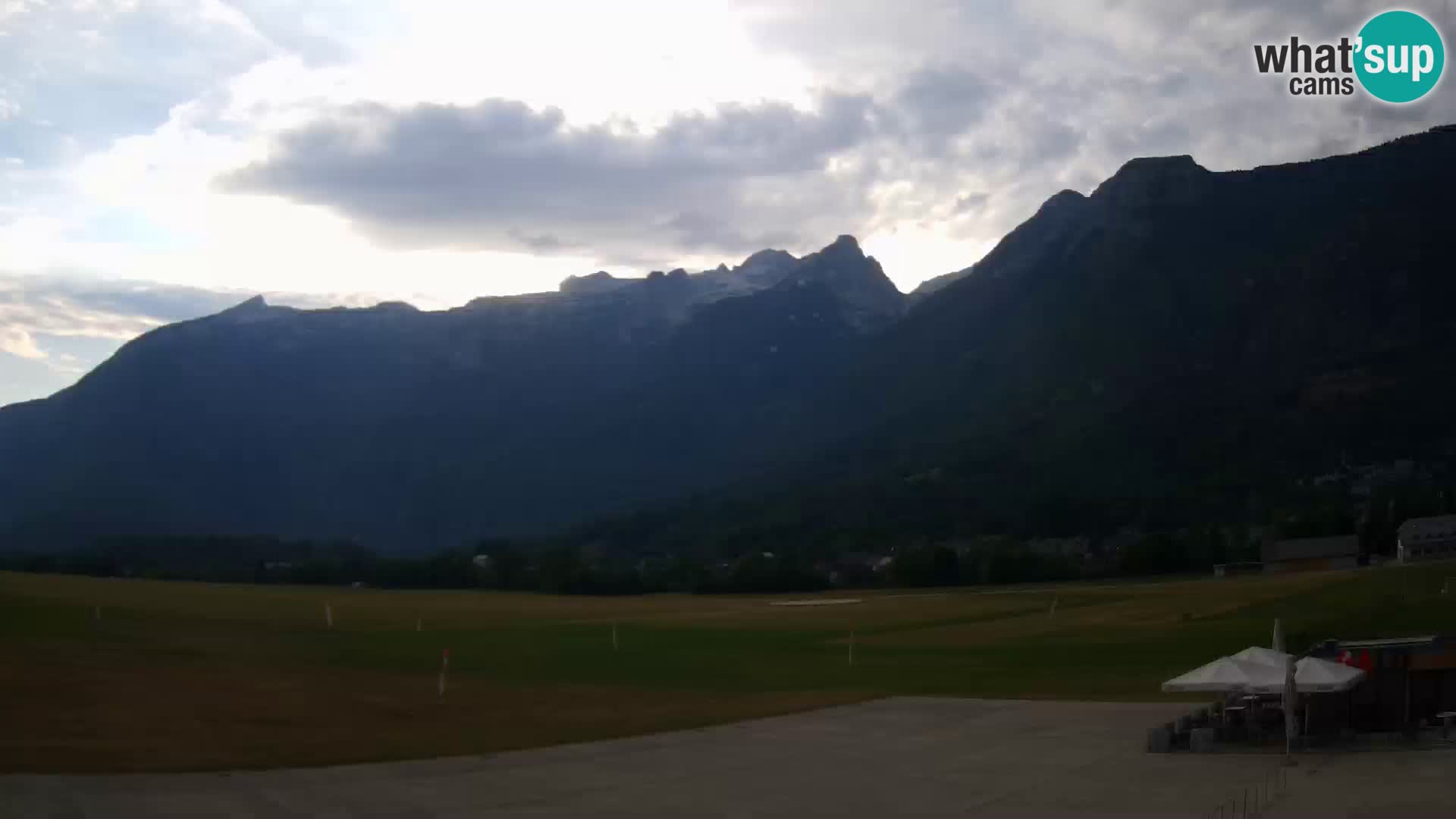 Web kamera uživo Zračna luka Bovec – Pogled na Kanin