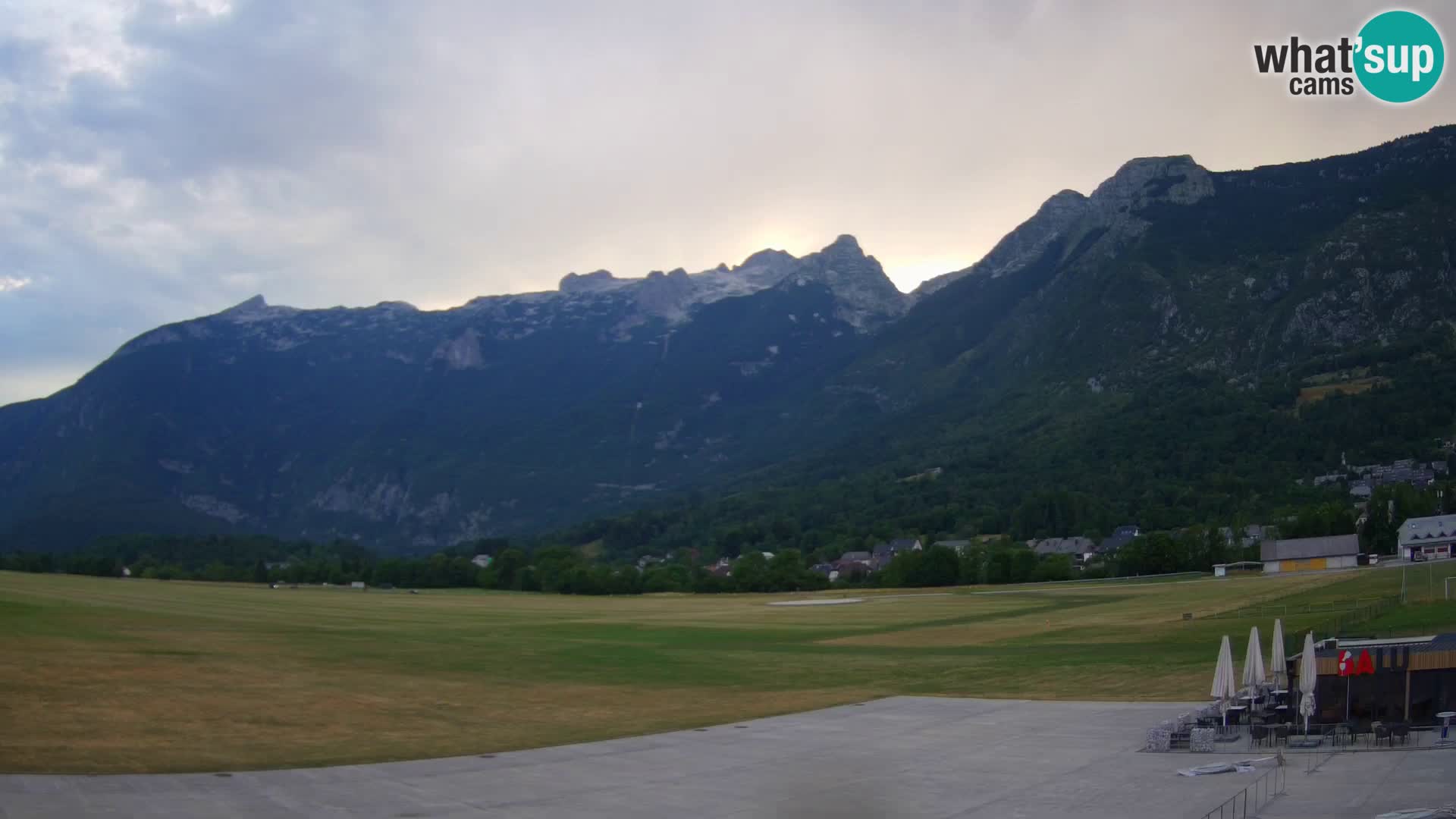 Web kamera uživo Zračna luka Bovec – Pogled na Kanin