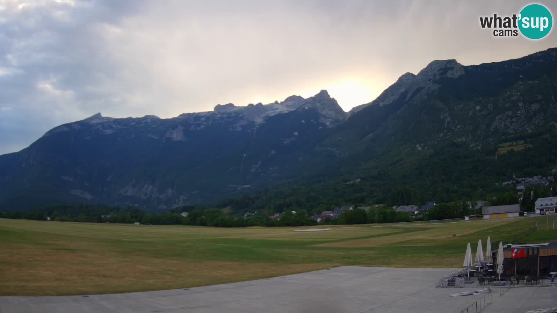 Spletna kamera letališče Bovec – pogled proti Kaninu
