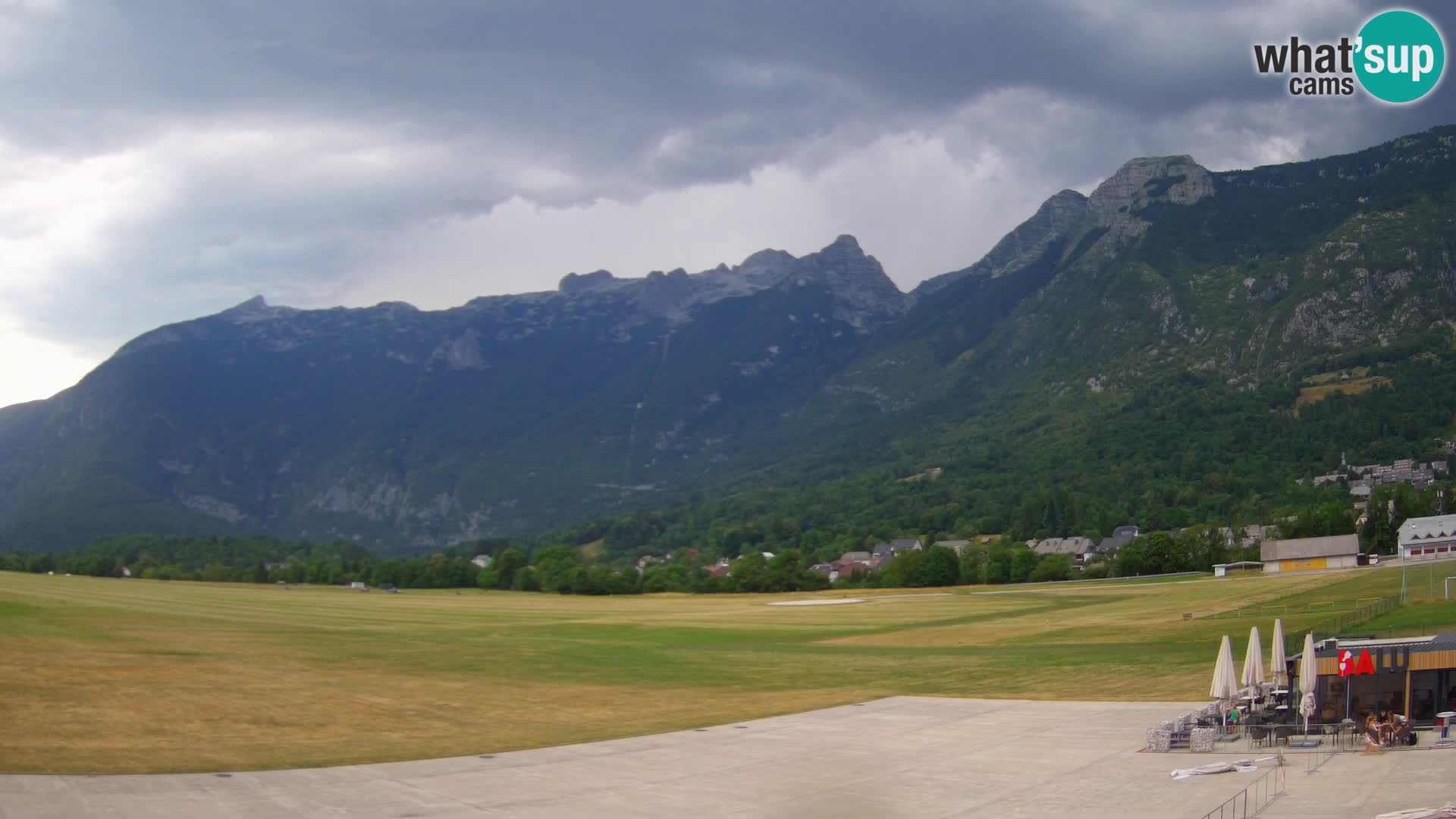 Web kamera uživo Zračna luka Bovec – Pogled na Kanin
