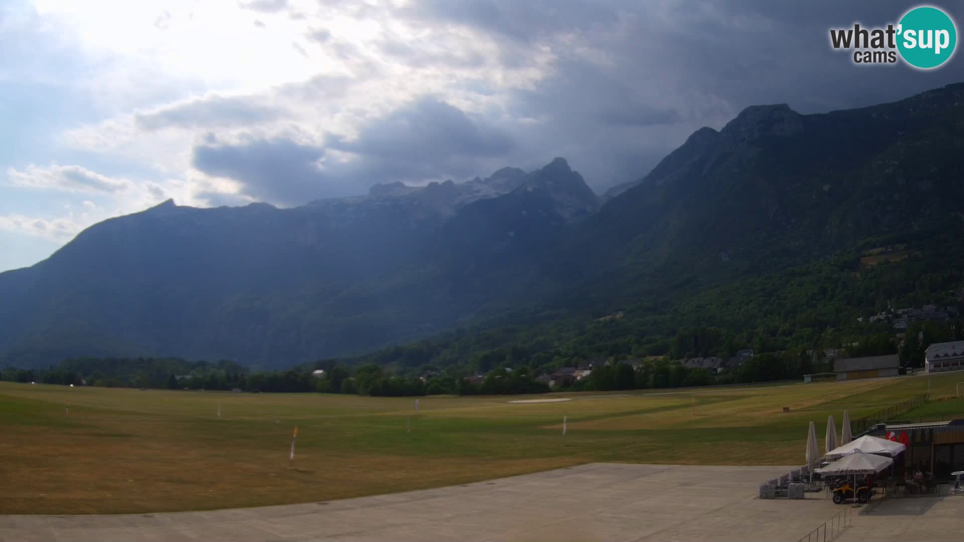 Web kamera uživo Zračna luka Bovec – Pogled na Kanin