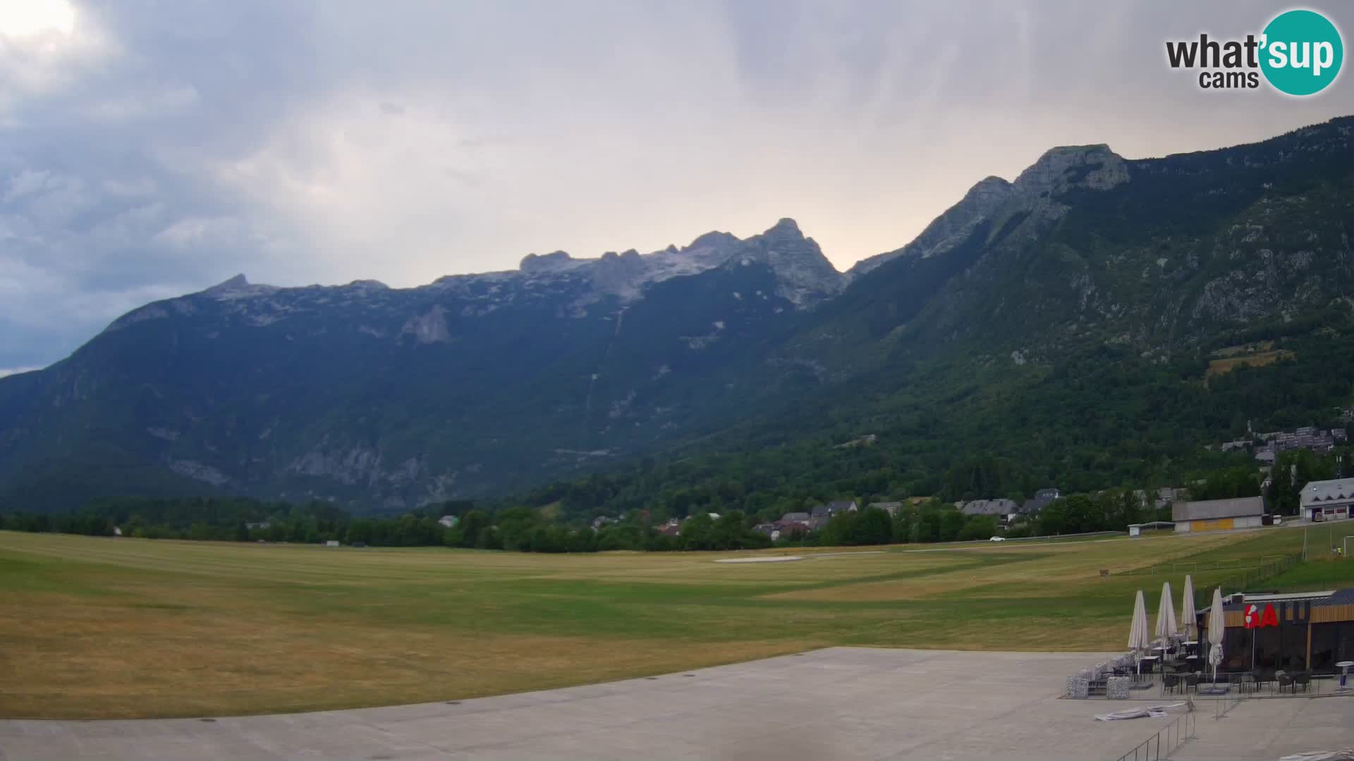 Spletna kamera letališče Bovec – pogled proti Kaninu