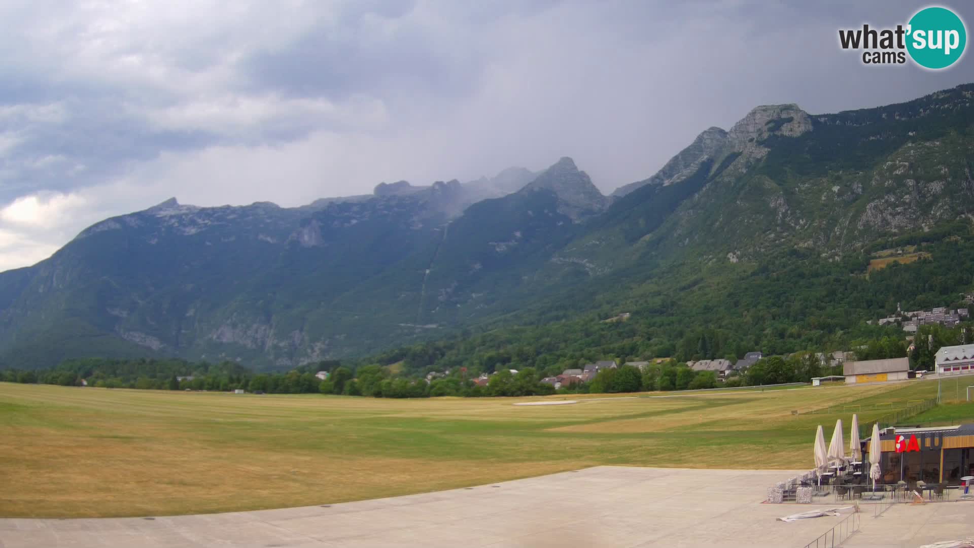 Web kamera uživo Zračna luka Bovec – Pogled na Kanin