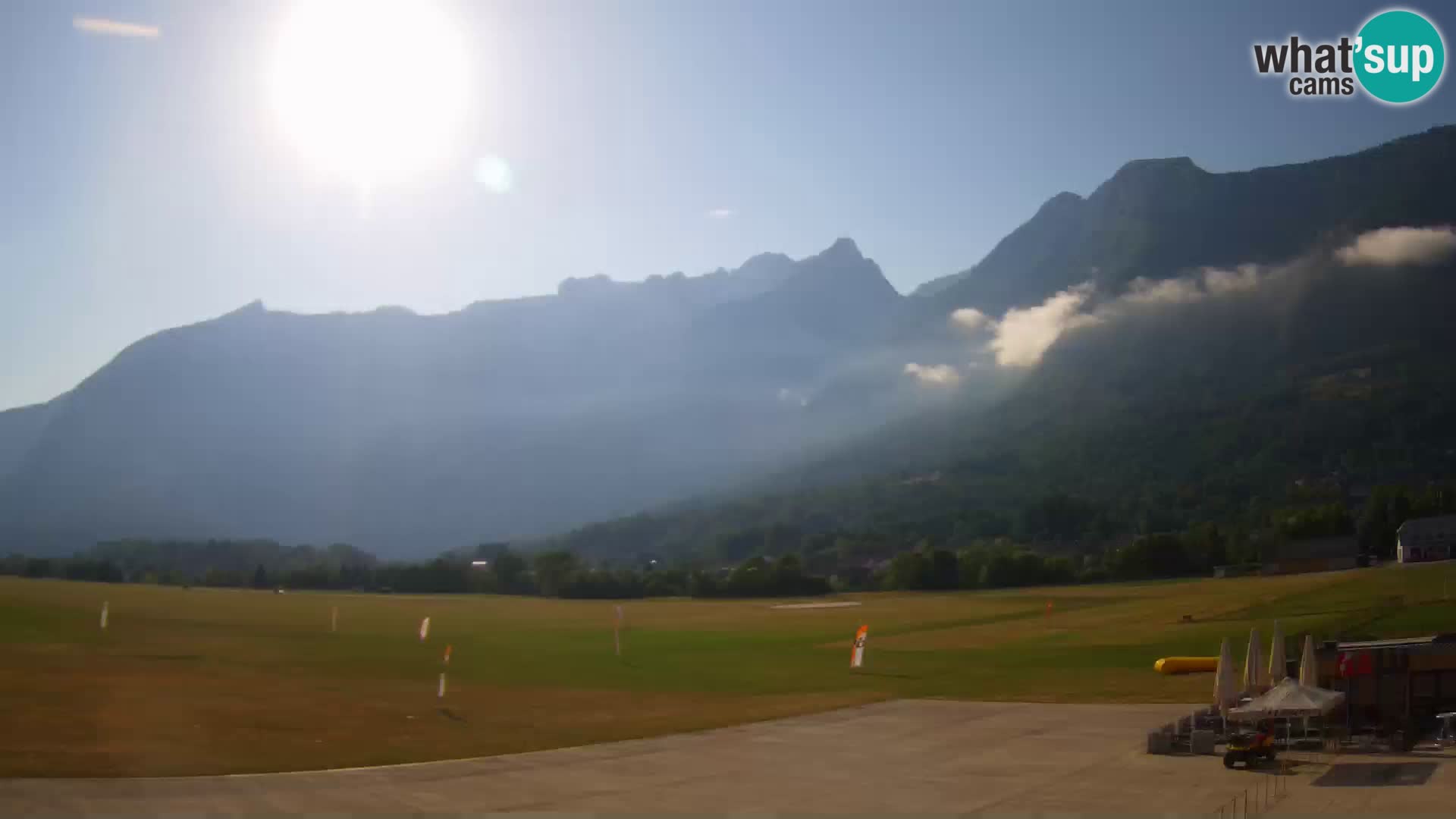 Web kamera uživo Zračna luka Bovec – Pogled na Kanin