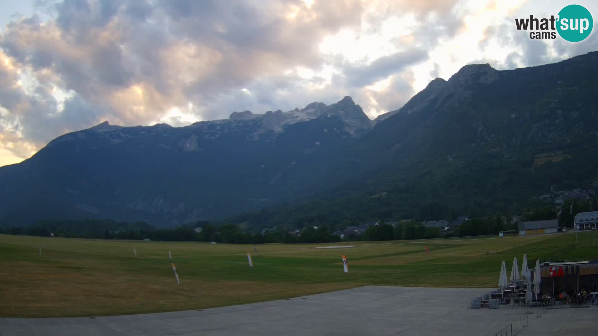 Spletna kamera letališče Bovec – pogled proti Kaninu