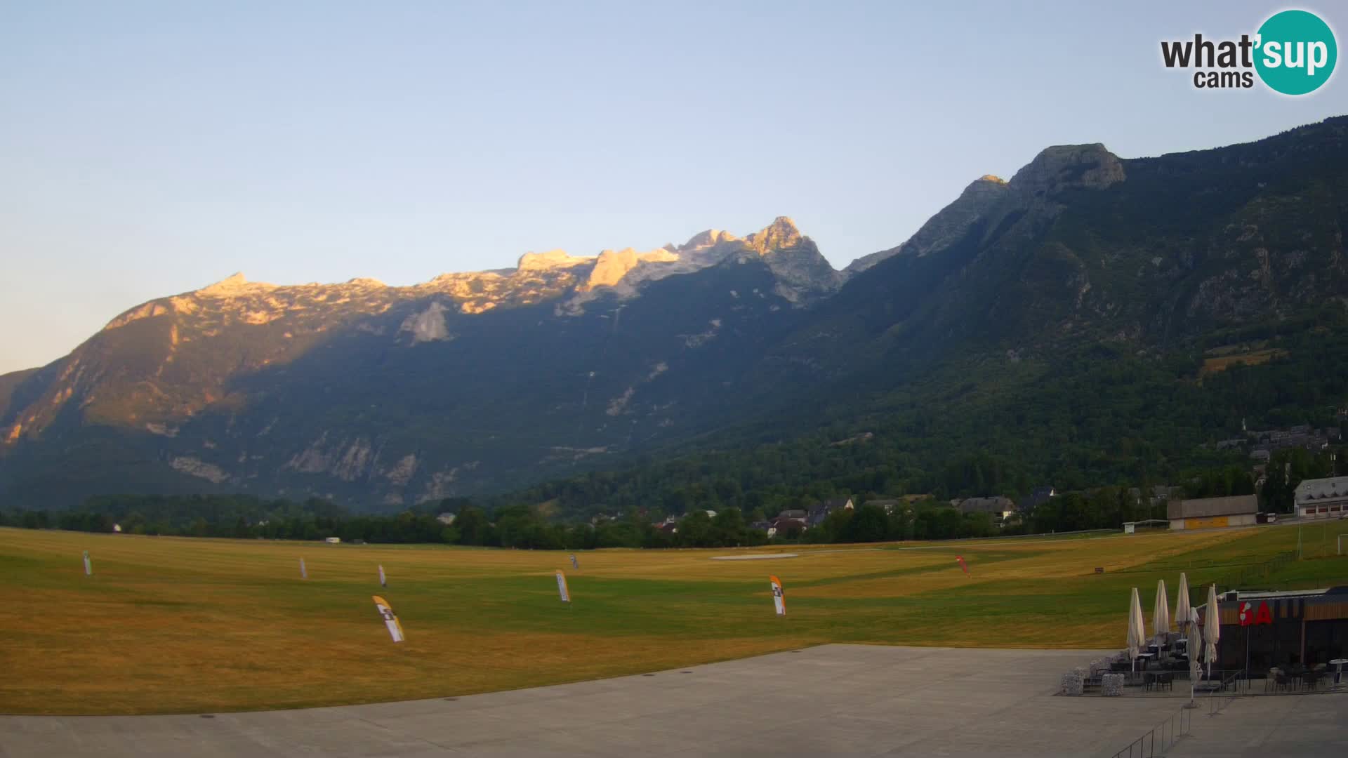 Web kamera uživo Zračna luka Bovec – Pogled na Kanin