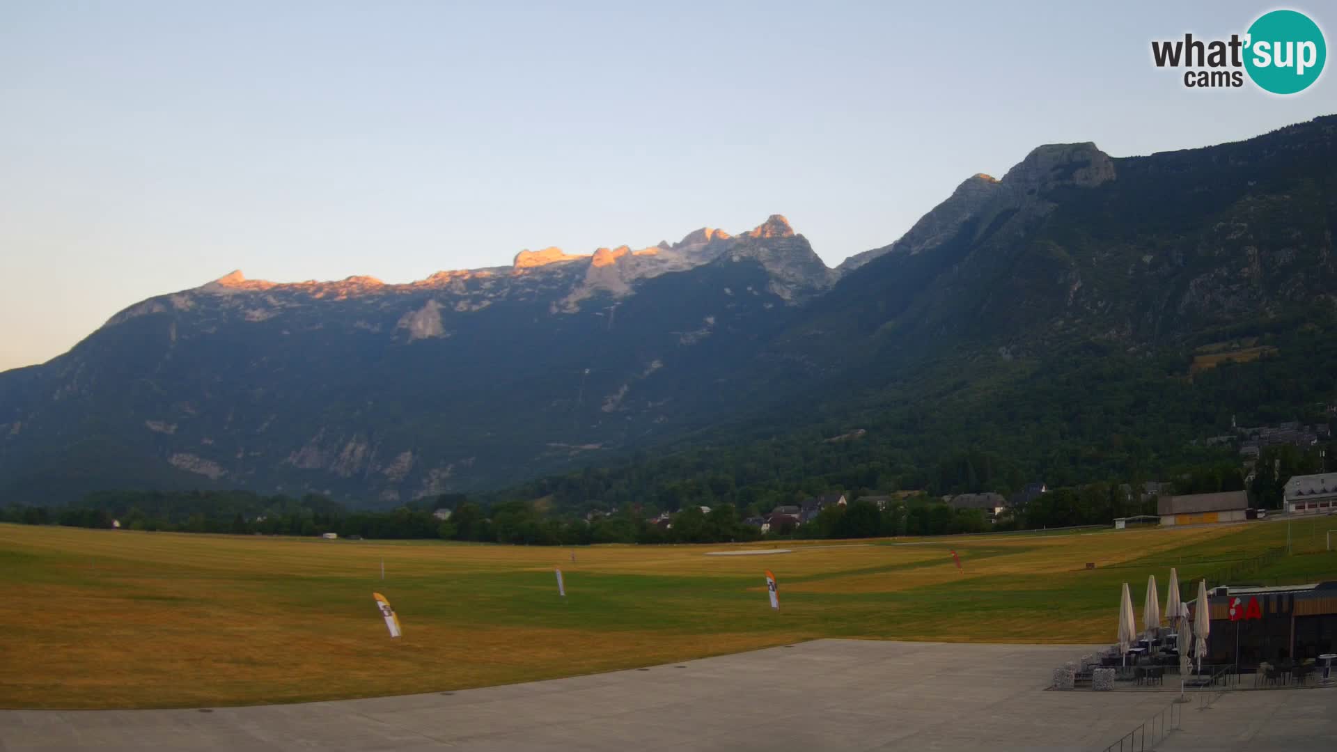 Web kamera uživo Zračna luka Bovec – Pogled na Kanin