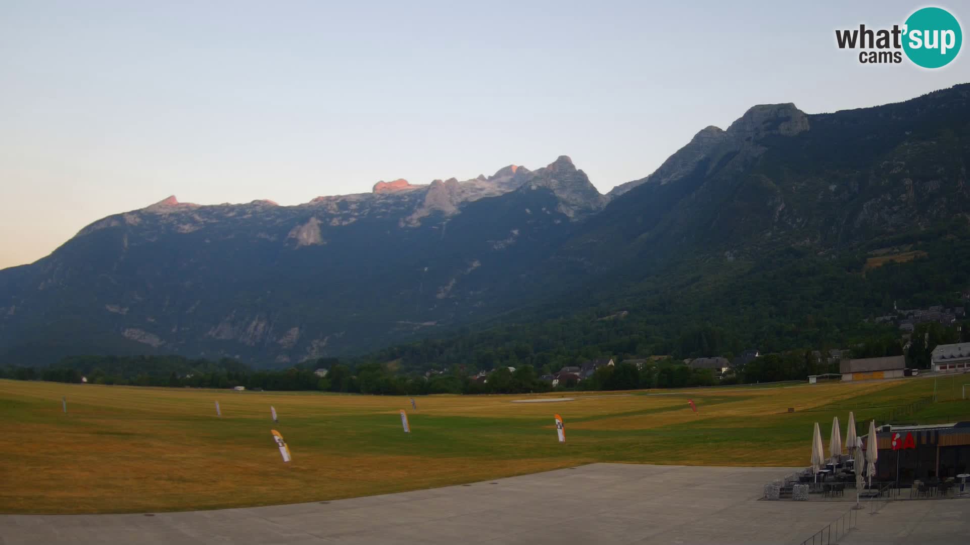 Spletna kamera letališče Bovec – pogled proti Kaninu