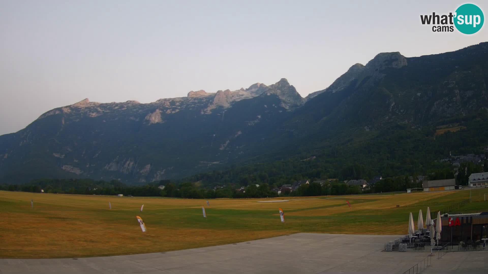 Web kamera uživo Zračna luka Bovec – Pogled na Kanin