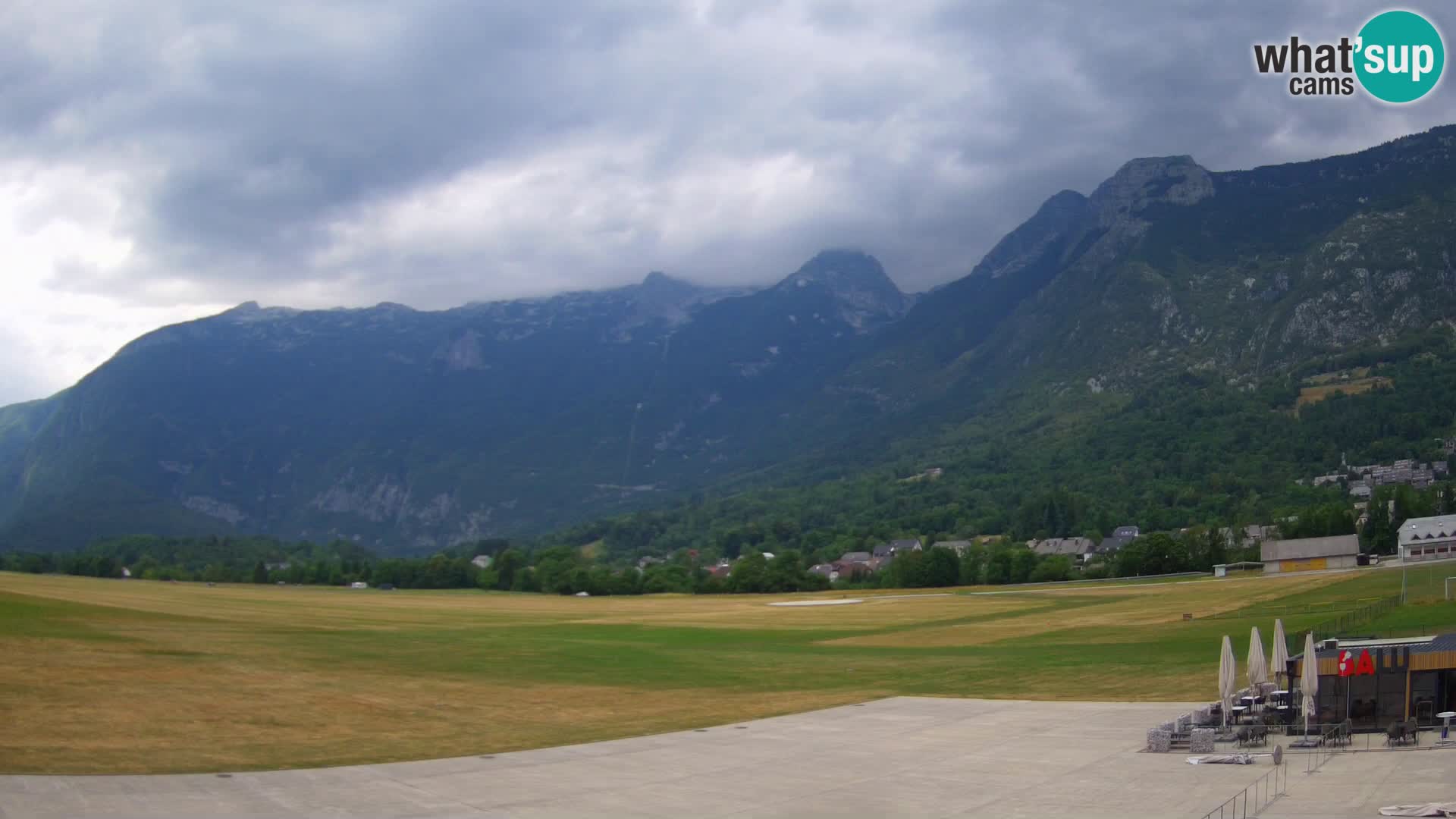 Spletna kamera letališče Bovec – pogled proti Kaninu