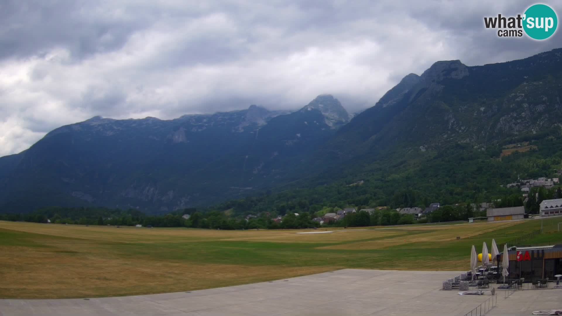 Web kamera uživo Zračna luka Bovec – Pogled na Kanin