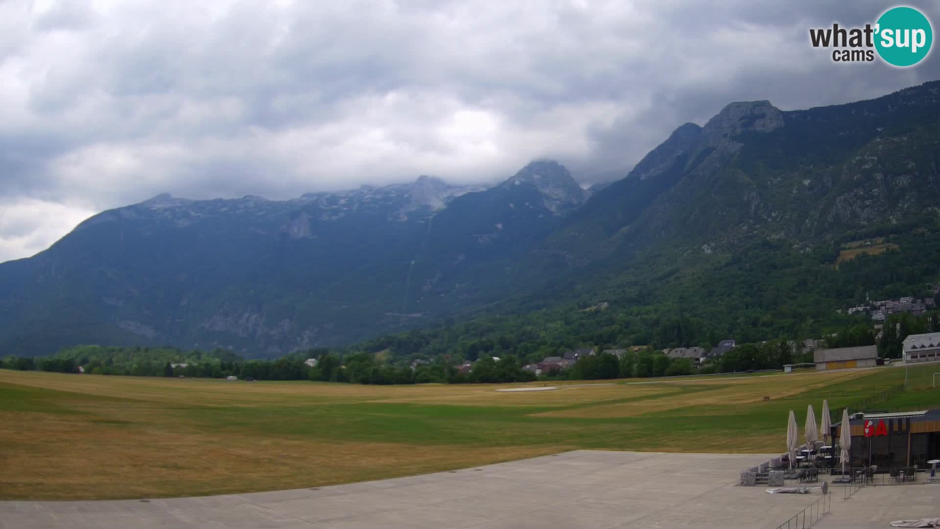 Cámara web en vivo Aeropuerto de Bovec – Vista a Kanin