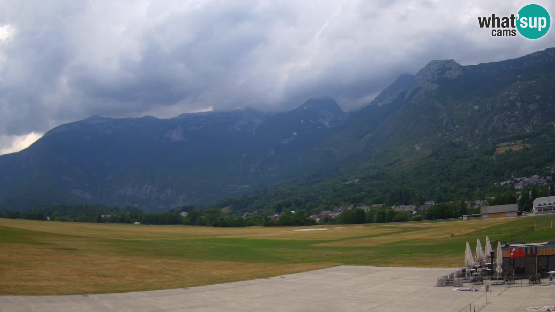 Web kamera uživo Zračna luka Bovec – Pogled na Kanin