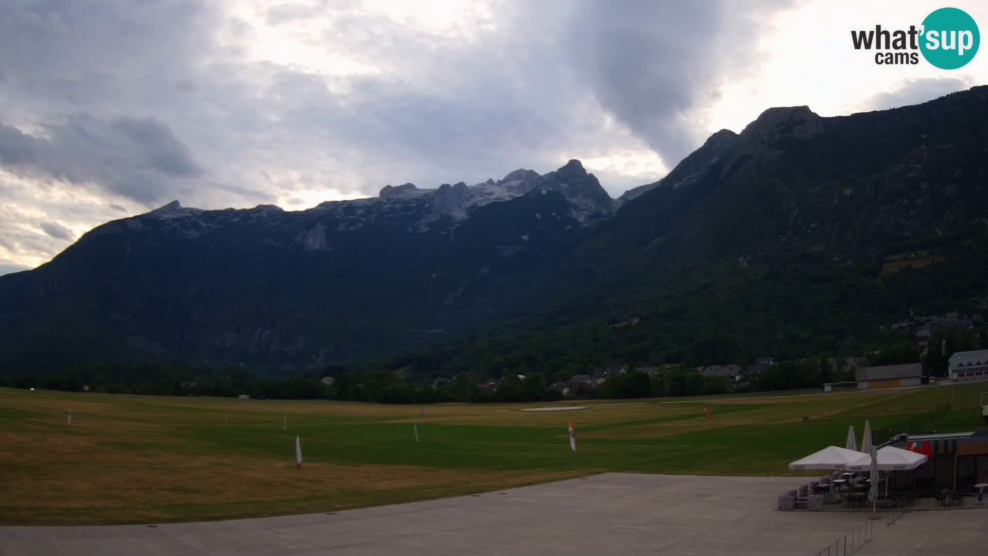 Spletna kamera letališče Bovec – pogled proti Kaninu