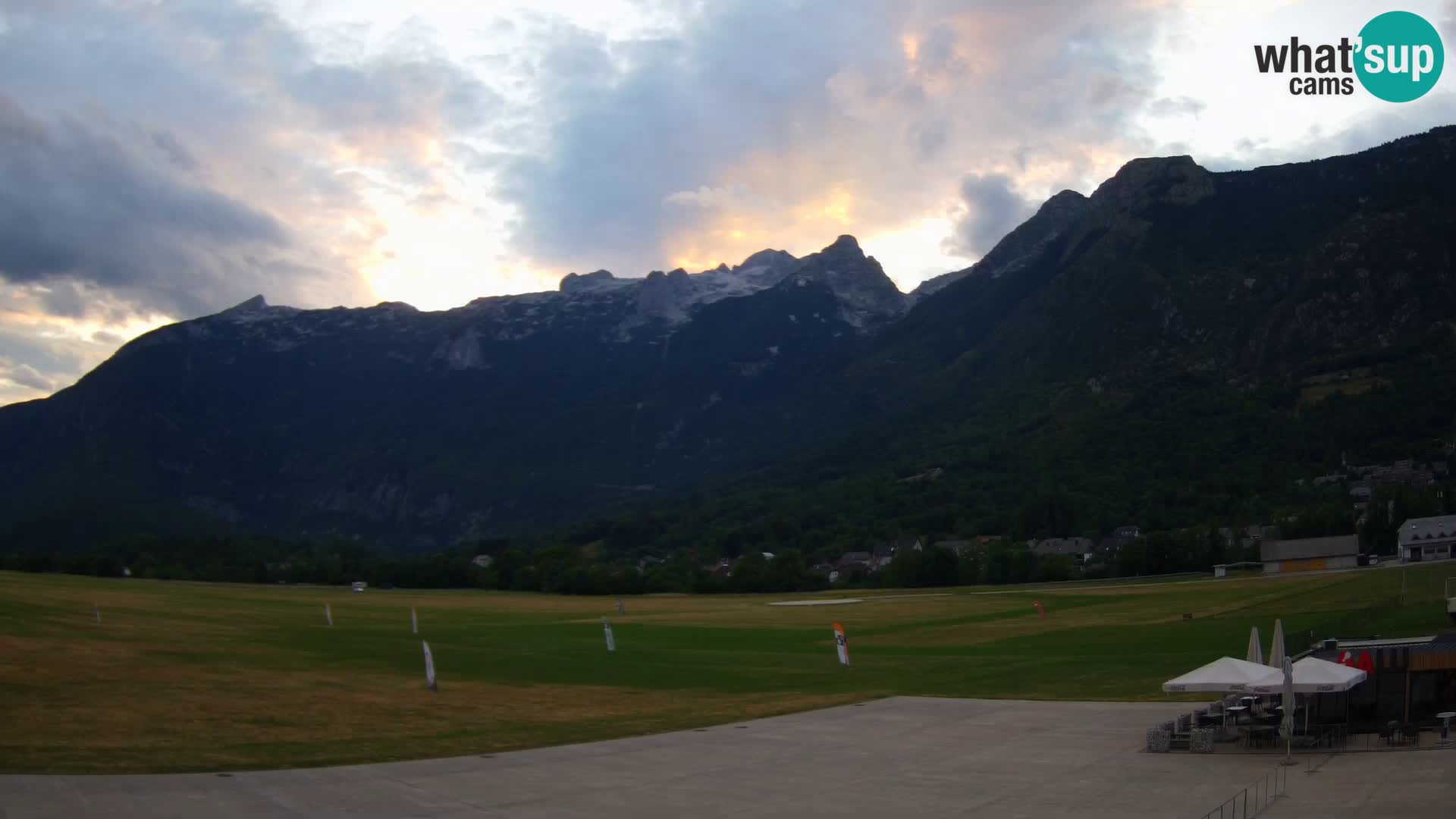 Spletna kamera letališče Bovec – pogled proti Kaninu