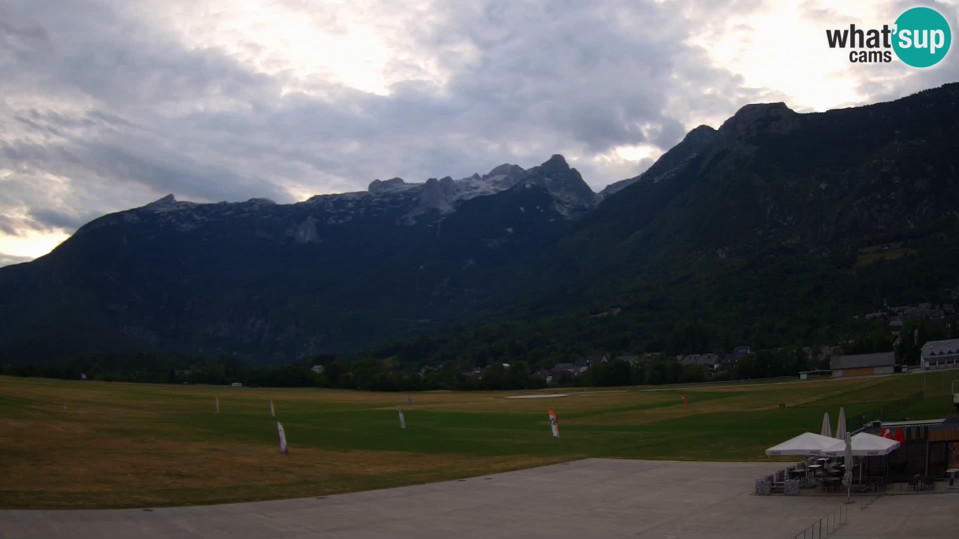 Web kamera uživo Zračna luka Bovec – Pogled na Kanin