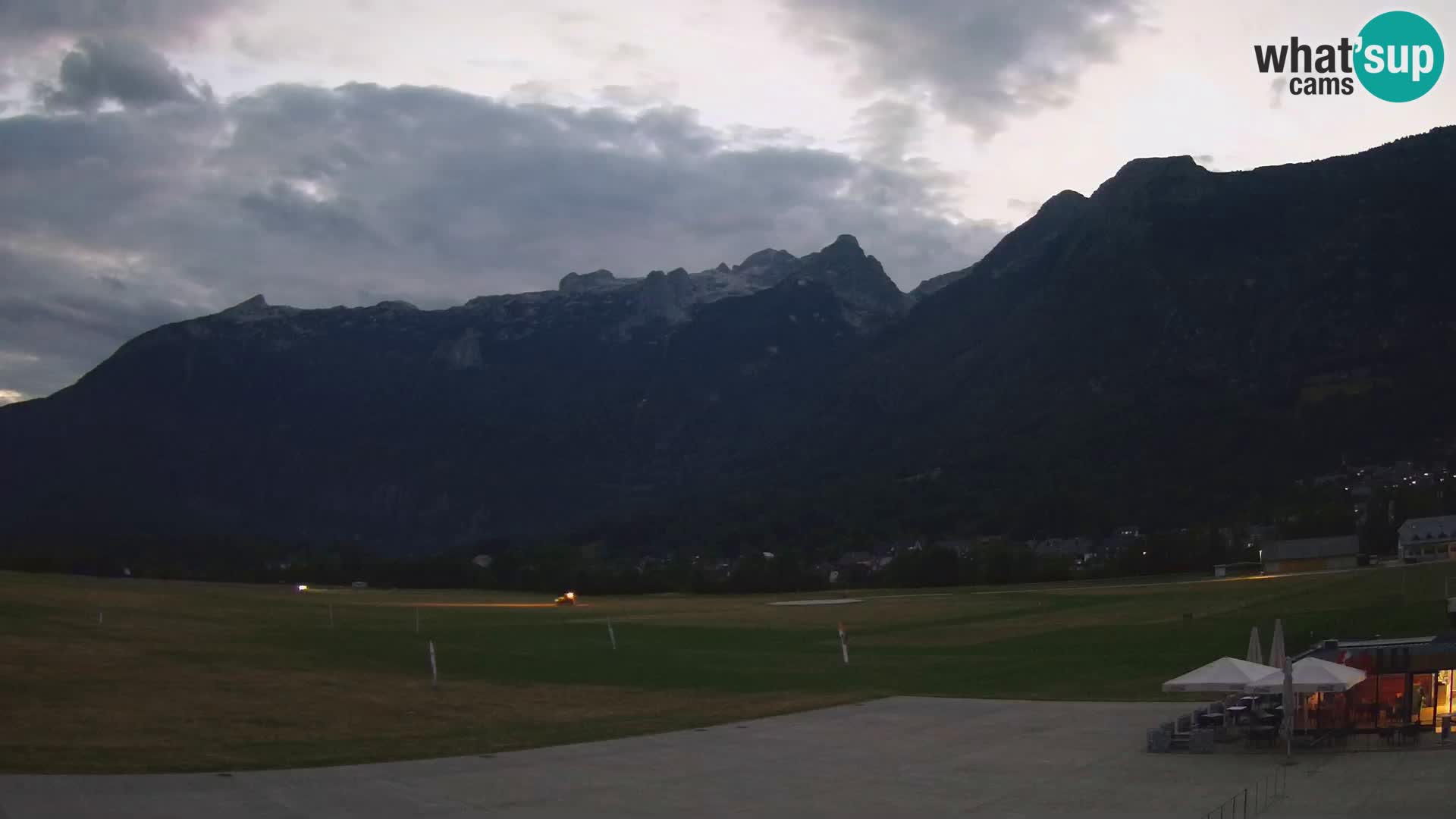 Spletna kamera letališče Bovec – pogled proti Kaninu