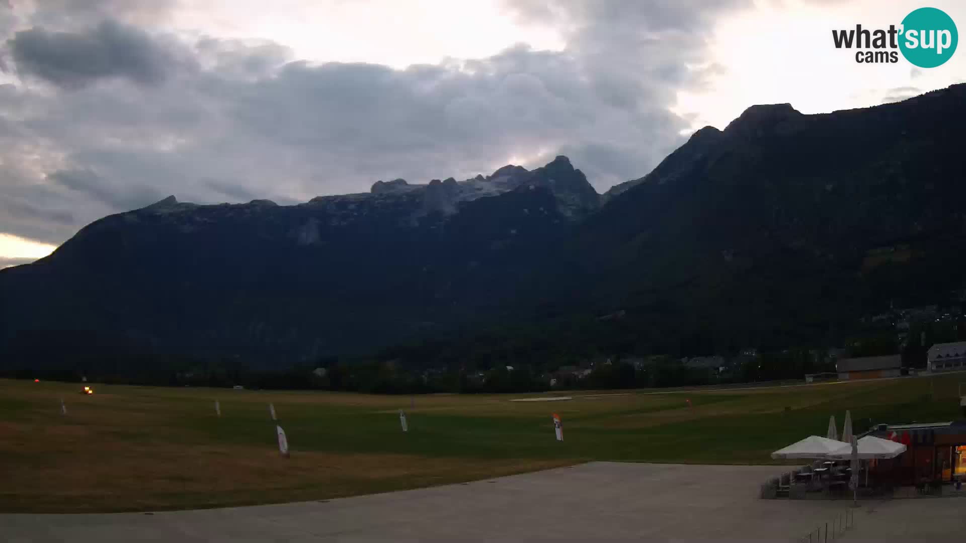 Spletna kamera letališče Bovec – pogled proti Kaninu