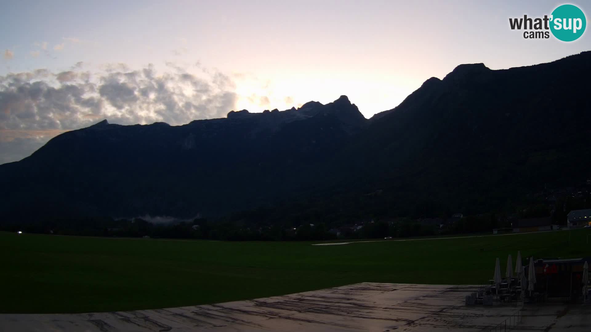 Web kamera uživo Zračna luka Bovec – Pogled na Kanin