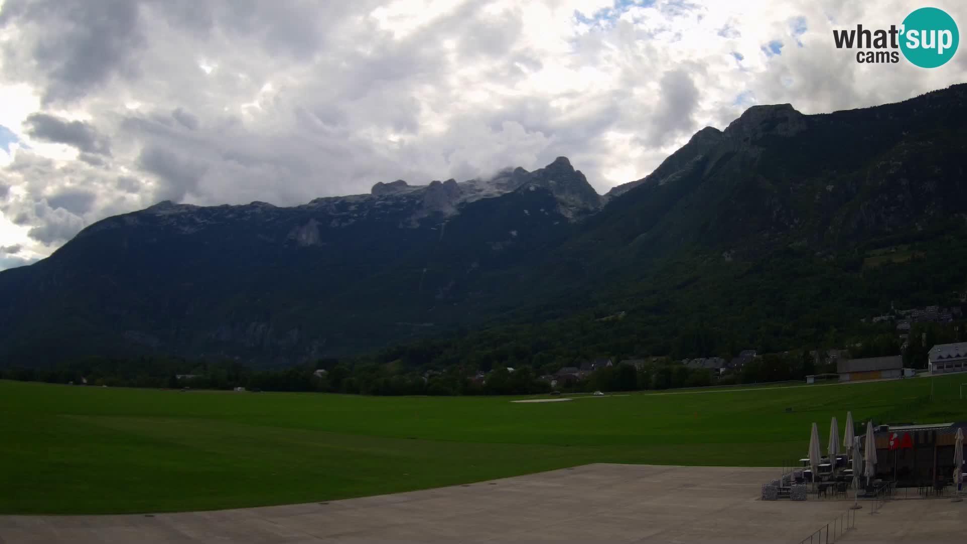 Spletna kamera letališče Bovec – pogled proti Kaninu