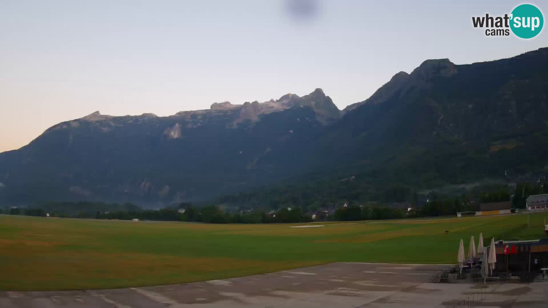 Web kamera uživo Zračna luka Bovec – Pogled na Kanin