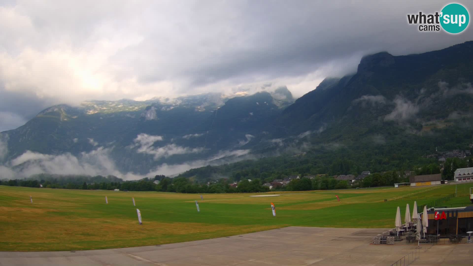Web kamera uživo Zračna luka Bovec – Pogled na Kanin