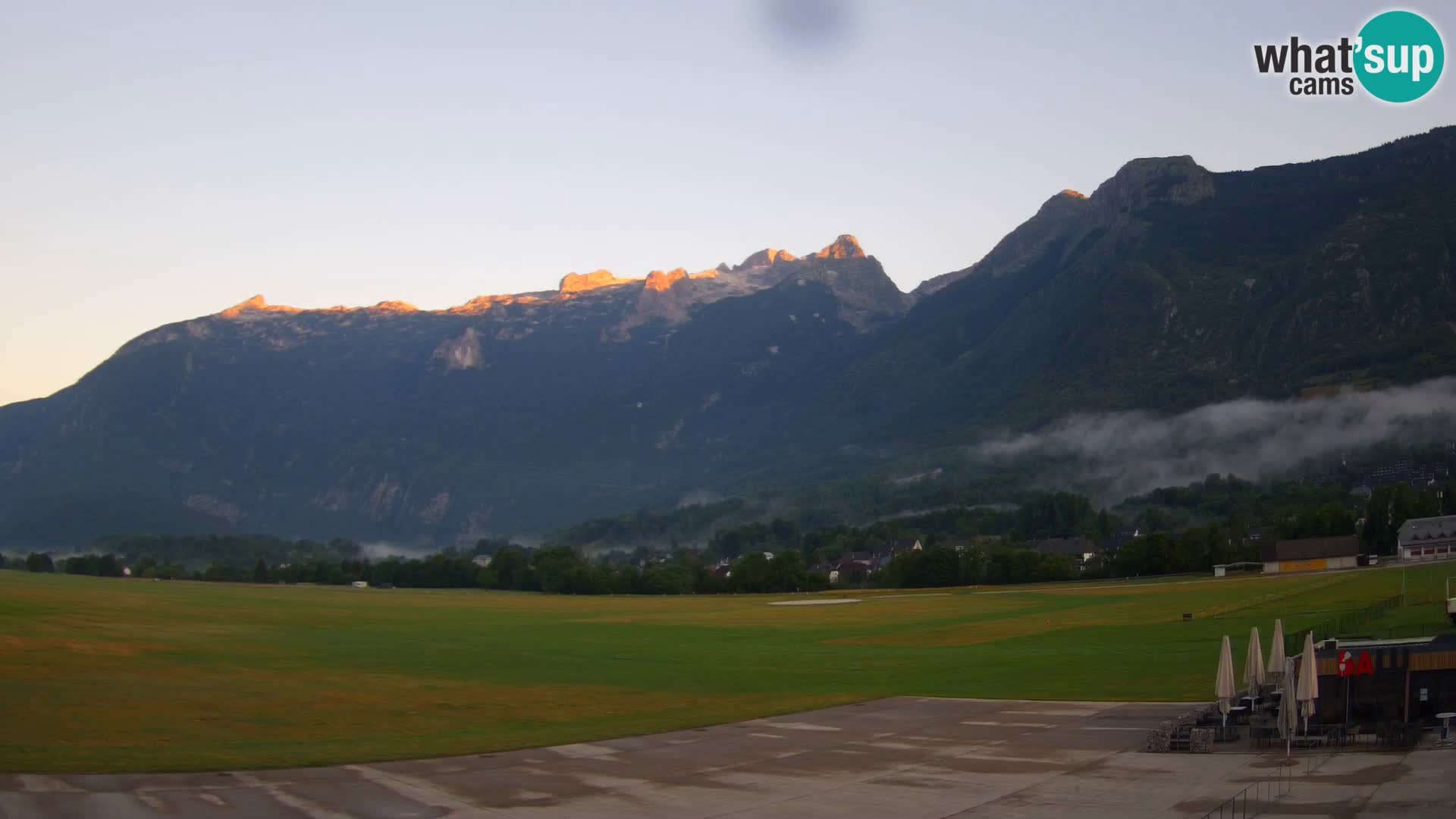 Web kamera uživo Zračna luka Bovec – Pogled na Kanin