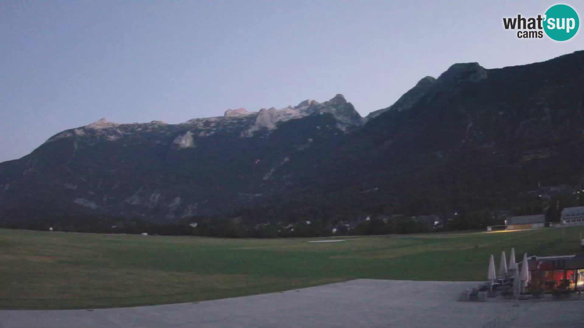 Web kamera uživo Zračna luka Bovec – Pogled na Kanin