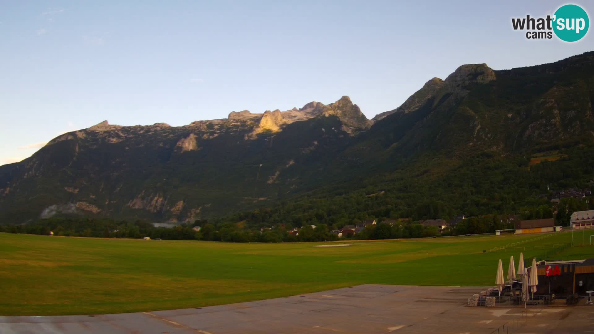 Web kamera uživo Zračna luka Bovec – Pogled na Kanin