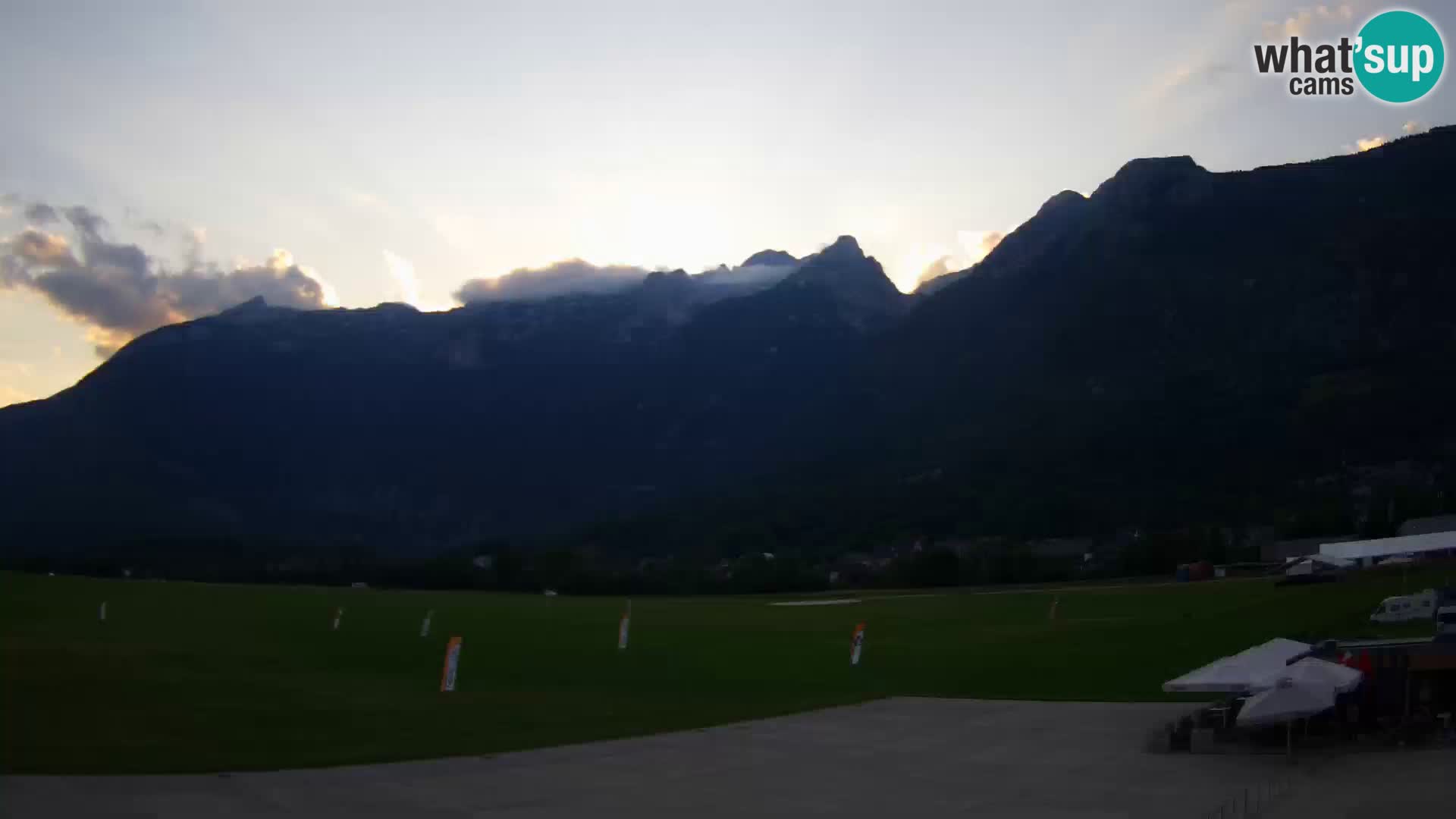 Web kamera uživo Zračna luka Bovec – Pogled na Kanin