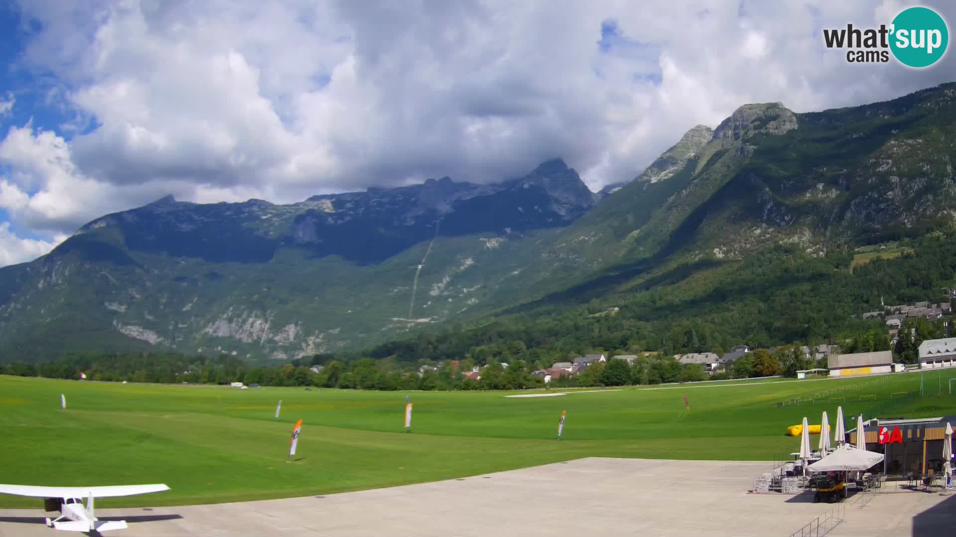Cámara web en vivo Aeropuerto de Bovec – Vista a Kanin