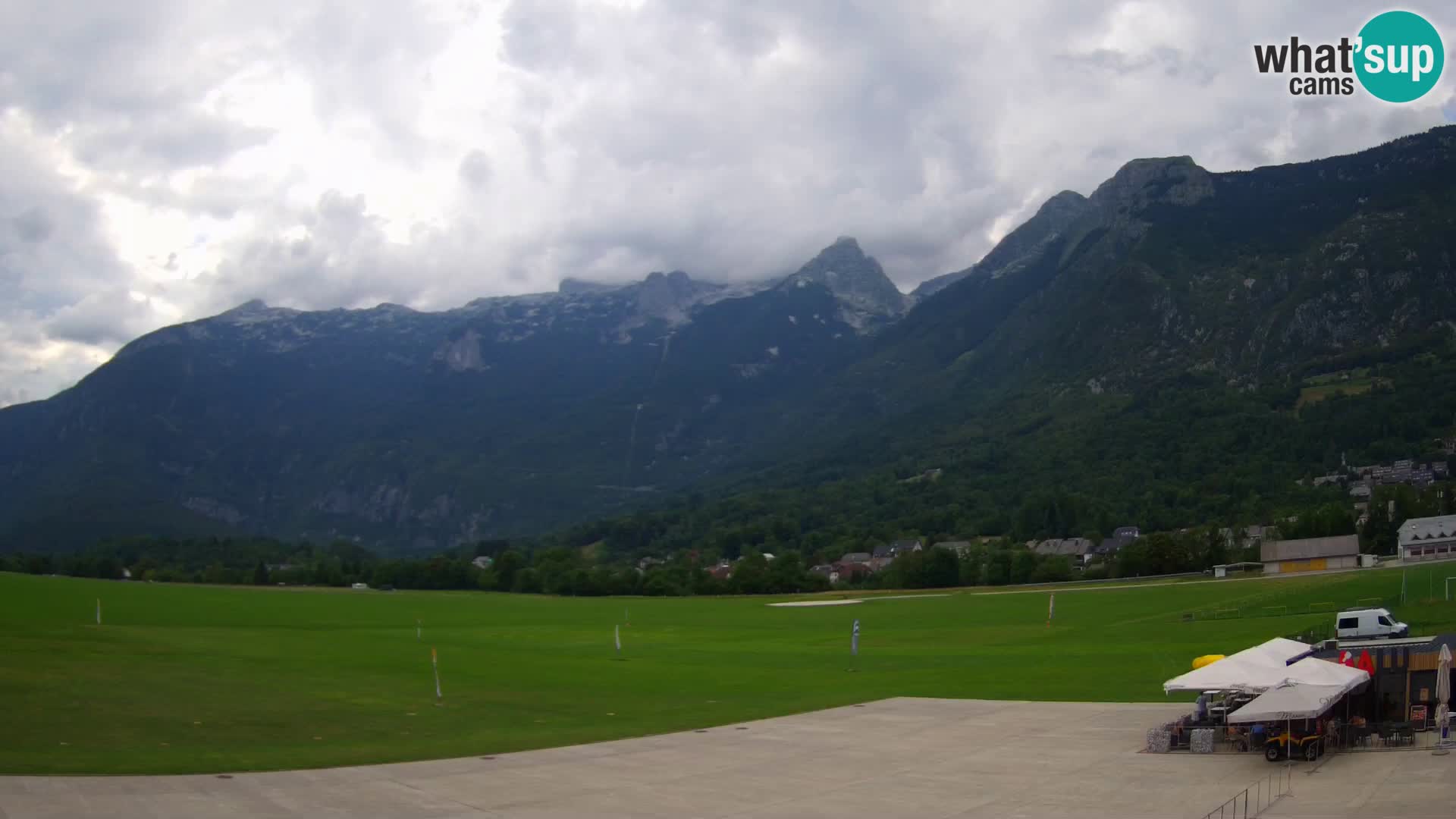 Cámara web en vivo Aeropuerto de Bovec – Vista a Kanin