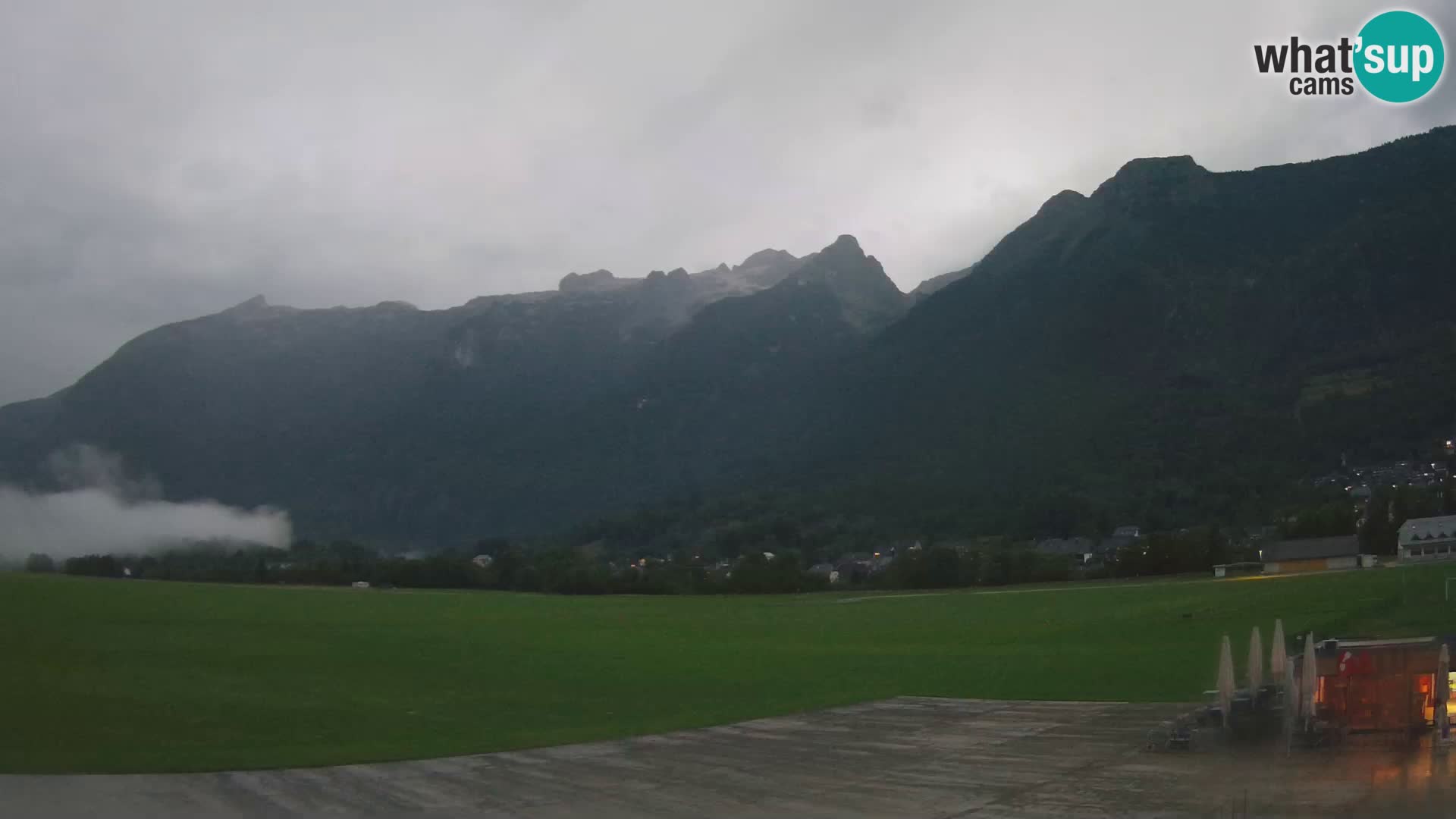 Spletna kamera letališče Bovec – pogled proti Kaninu