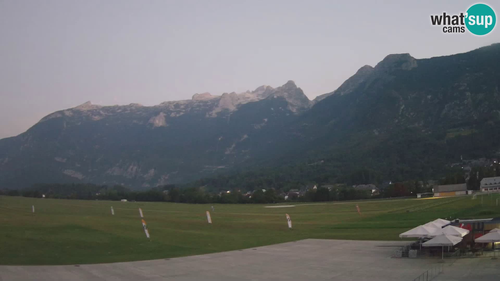 Spletna kamera letališče Bovec – pogled proti Kaninu