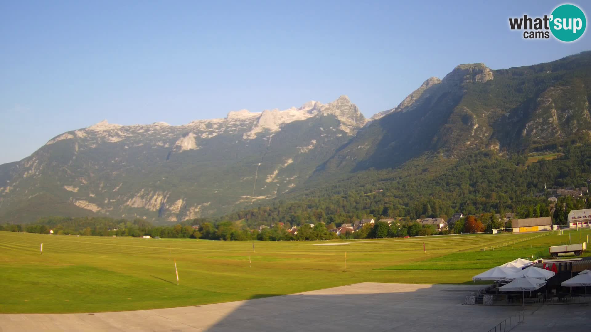 Web kamera uživo Zračna luka Bovec – Pogled na Kanin