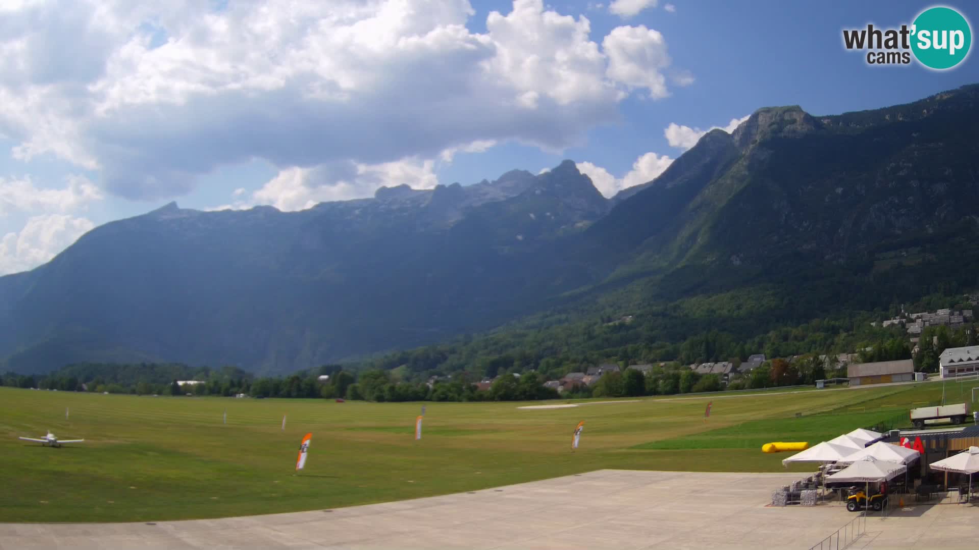 Spletna kamera letališče Bovec – pogled proti Kaninu