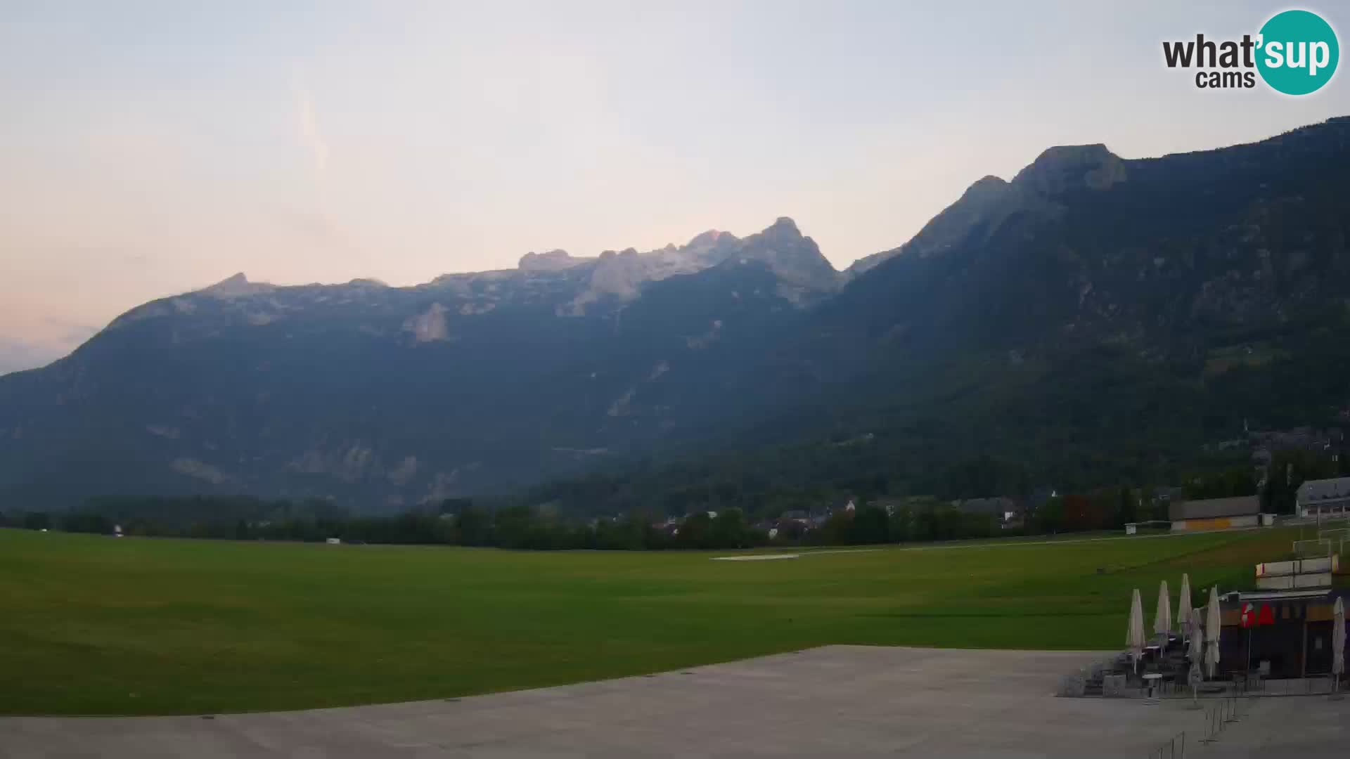 Web kamera uživo Zračna luka Bovec – Pogled na Kanin