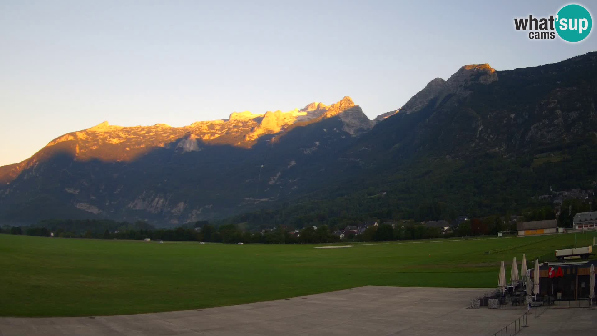 Web kamera uživo Zračna luka Bovec – Pogled na Kanin