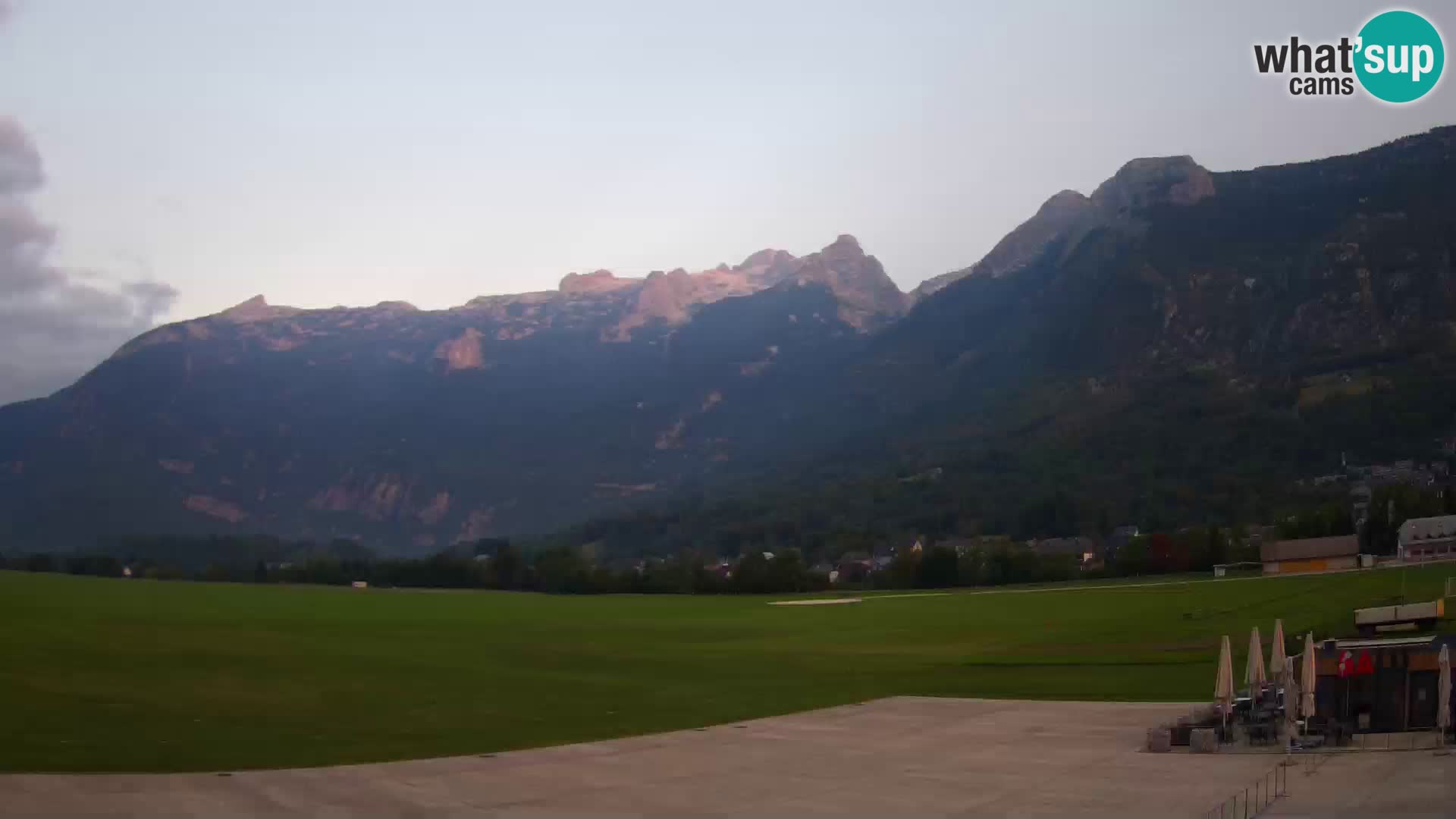 Web kamera uživo Zračna luka Bovec – Pogled na Kanin
