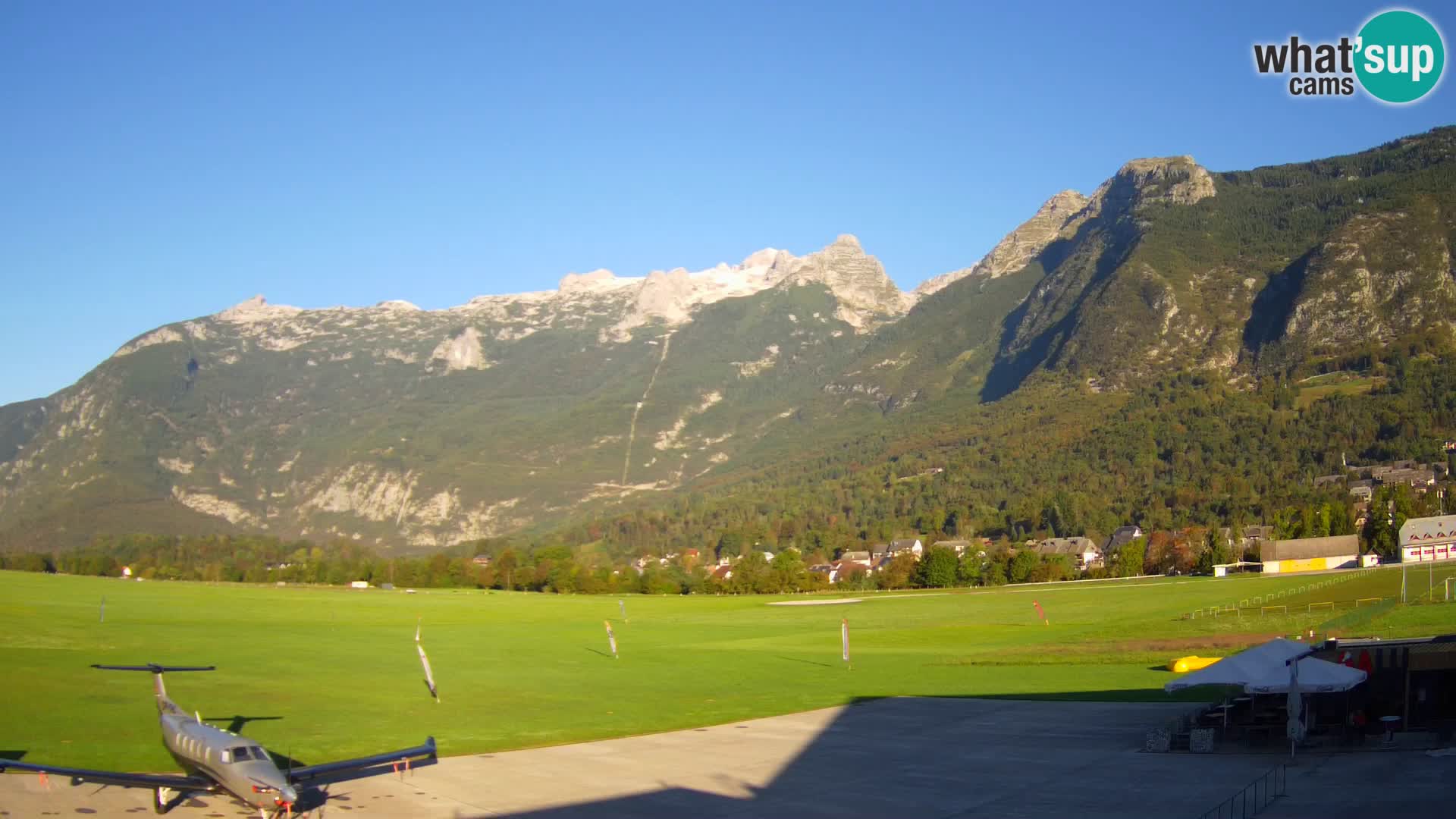 Web kamera uživo Zračna luka Bovec – Pogled na Kanin