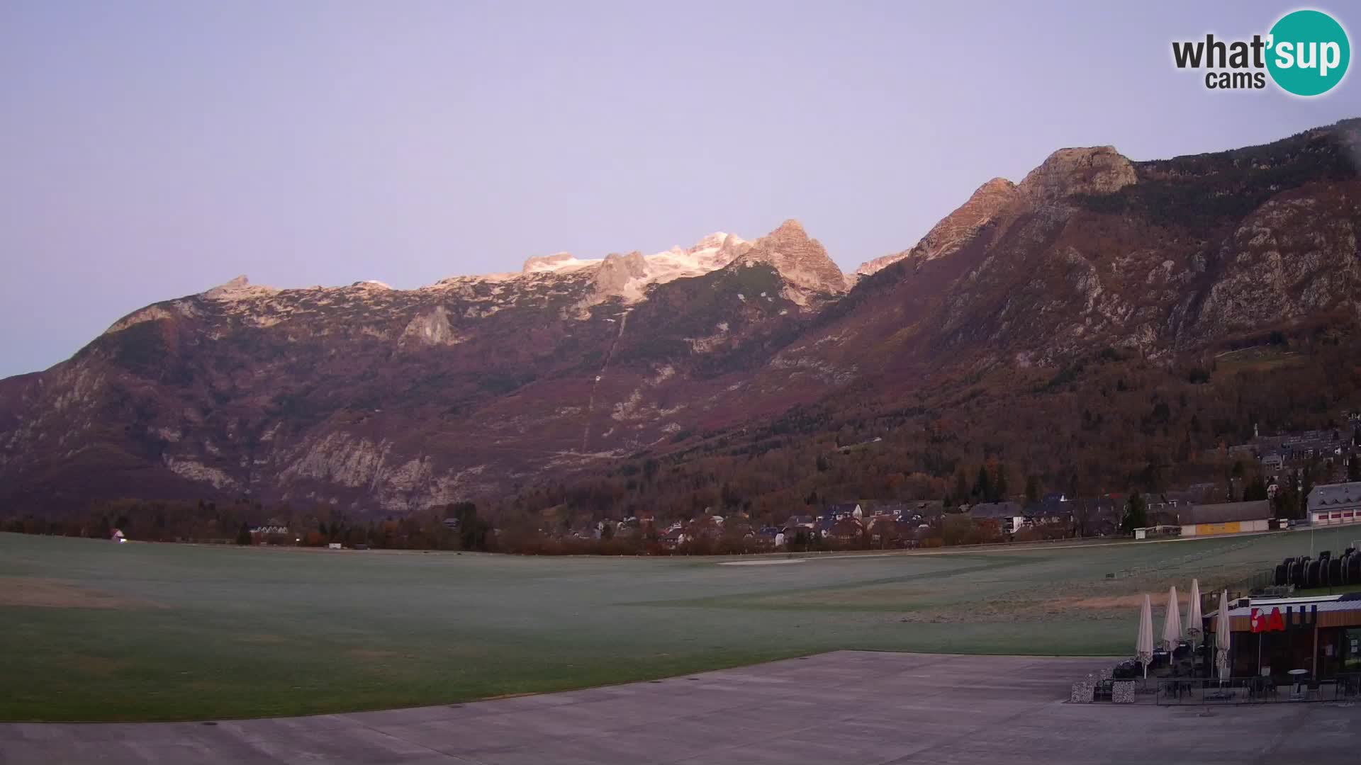 Web kamera uživo Zračna luka Bovec – Pogled na Kanin
