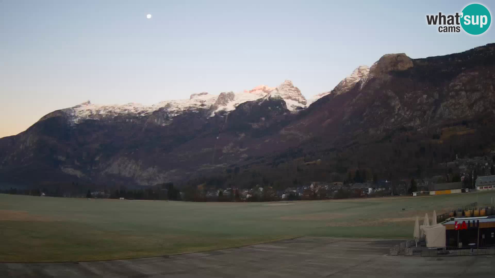 Live webcam Bovec airport – View to Kanin