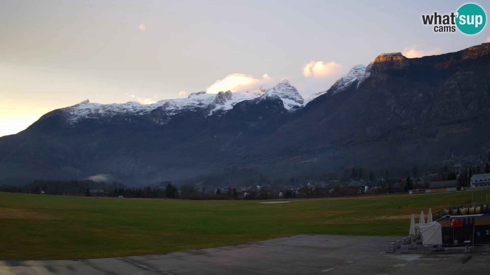 Live webcam Bovec airport – View to Kanin