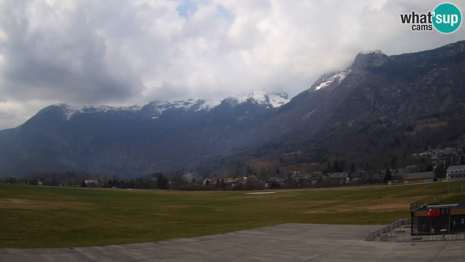 Web kamera uživo Zračna luka Bovec – Pogled na Kanin