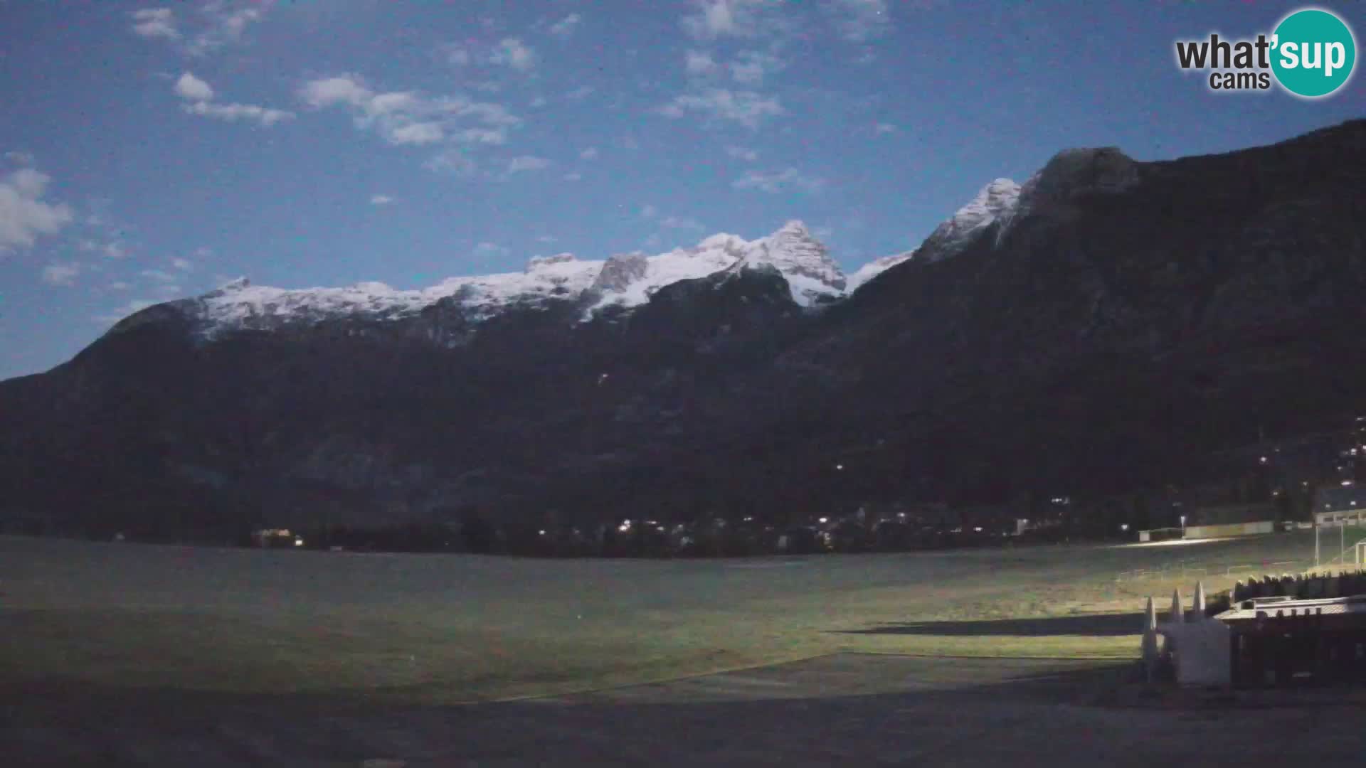 Spletna kamera letališče Bovec – pogled proti Kaninu