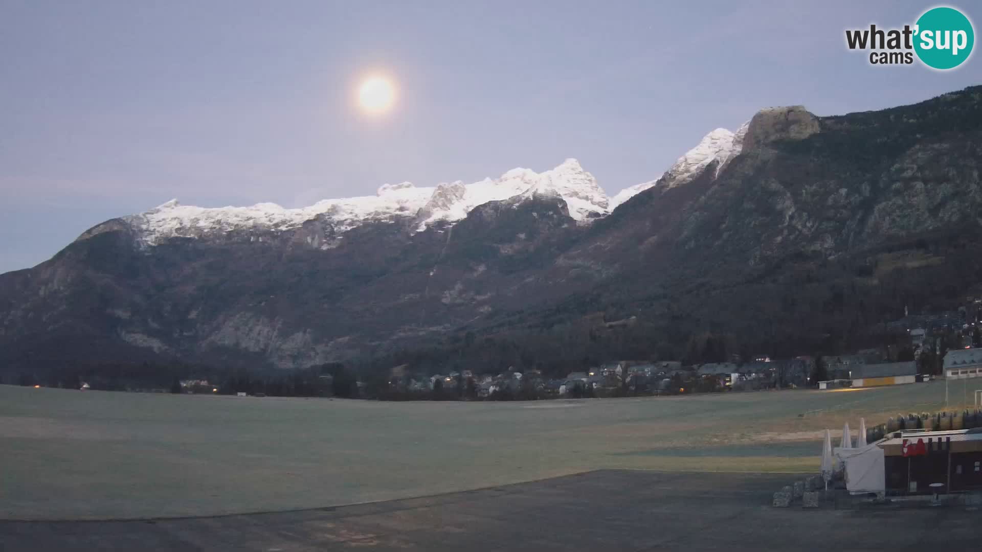 Cámara web en vivo Aeropuerto de Bovec – Vista a Kanin