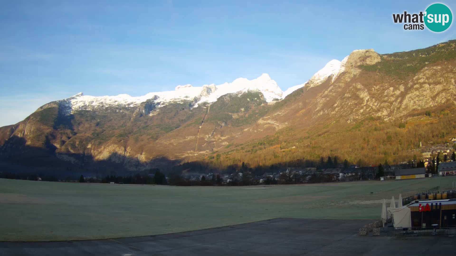 Web kamera uživo Zračna luka Bovec – Pogled na Kanin