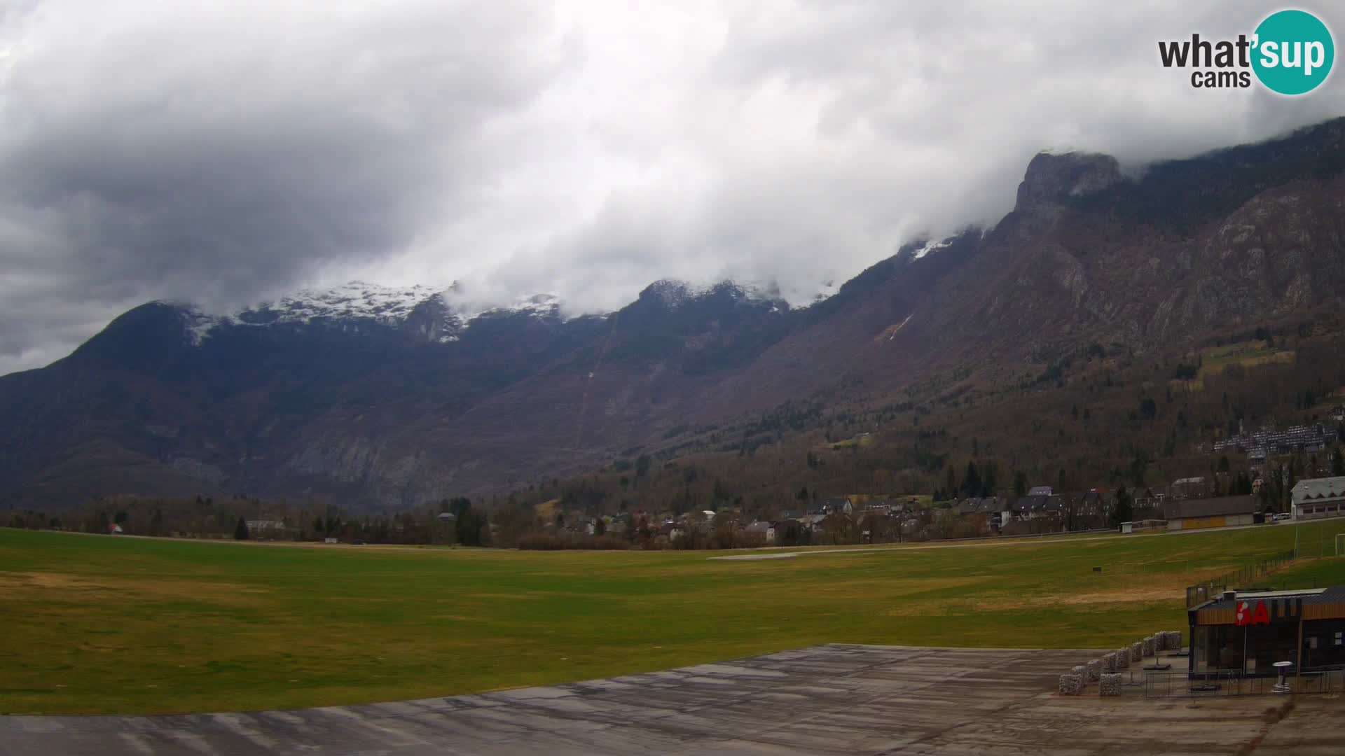 Webcam en direct Aéroport de Bovec – Vue sur Kanin